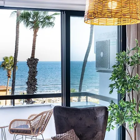 Quattro Beachfront Sea View Ap 206 * לרנקה