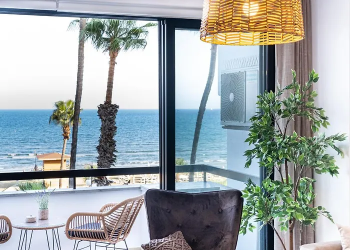 Quattro Beachfront Sea View Ap 206 * לרנקה