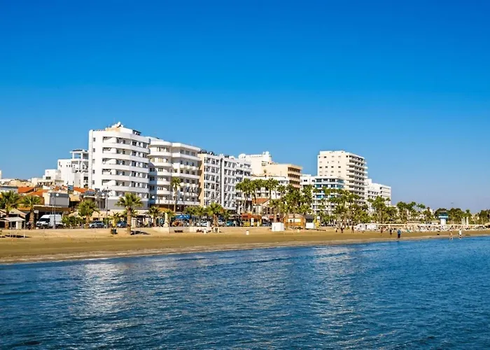 Quattro Beachfront Sea View Ap 206 לרנקה