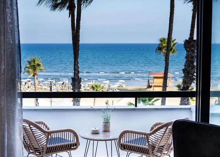 Quattro Beachfront Sea View Ap 206 * לרנקה