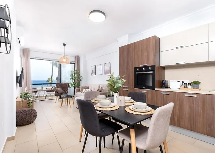 Quattro Beachfront Sea View Ap 206 *